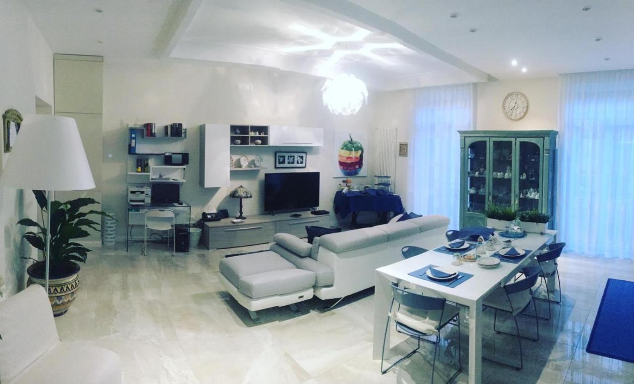 Domus Luca - Central Rooms In The Heart Of 那不勒斯 外观 照片